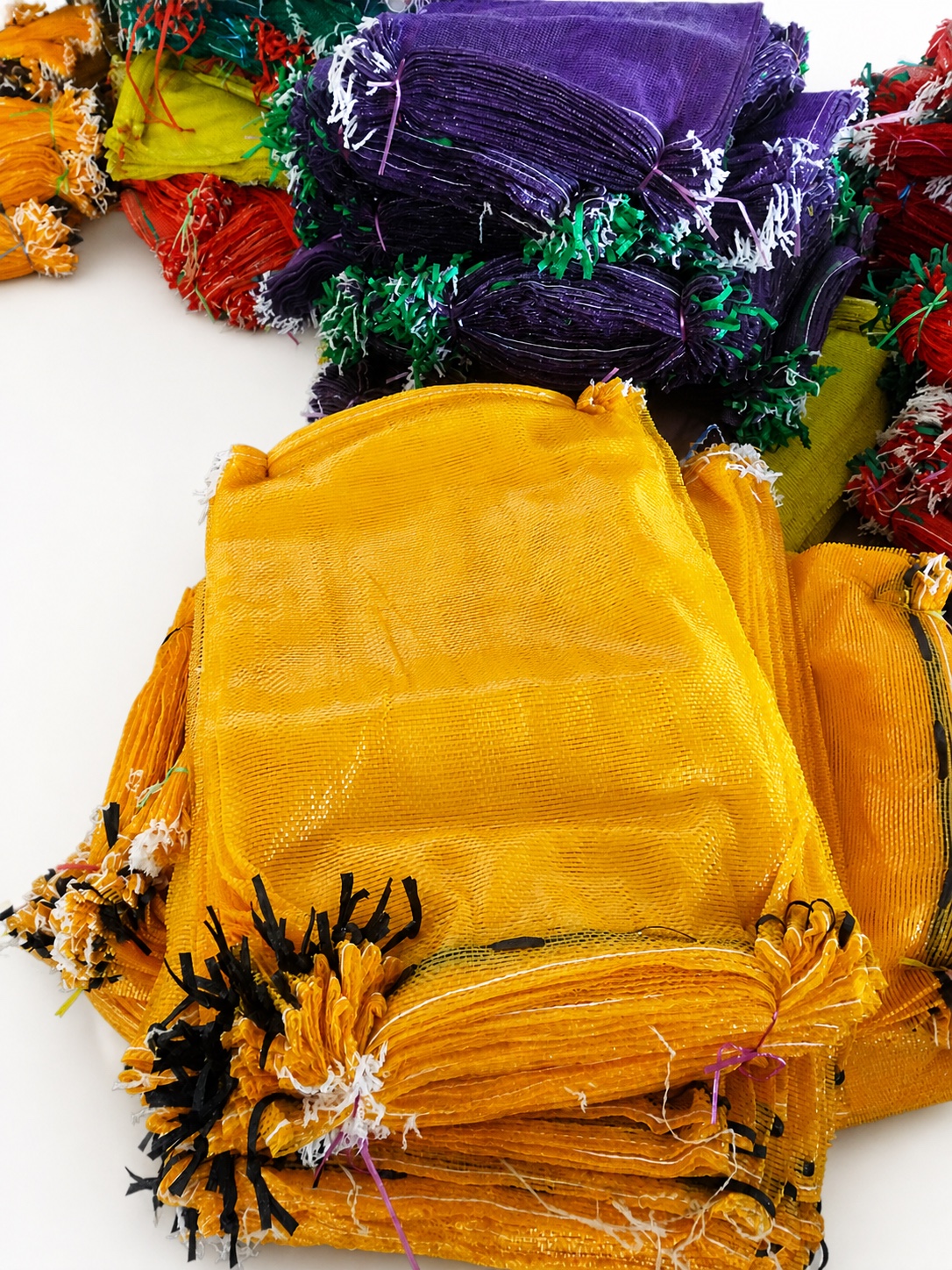 Multicolour mesh bags
