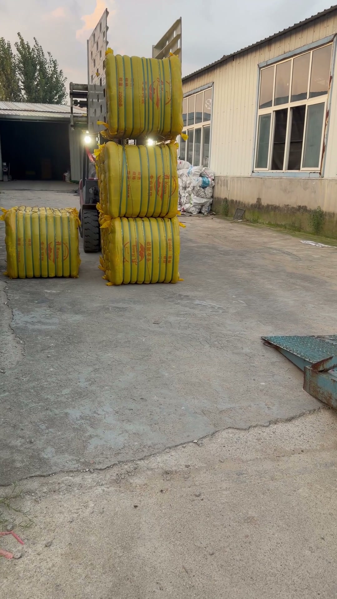 Handling packed bales