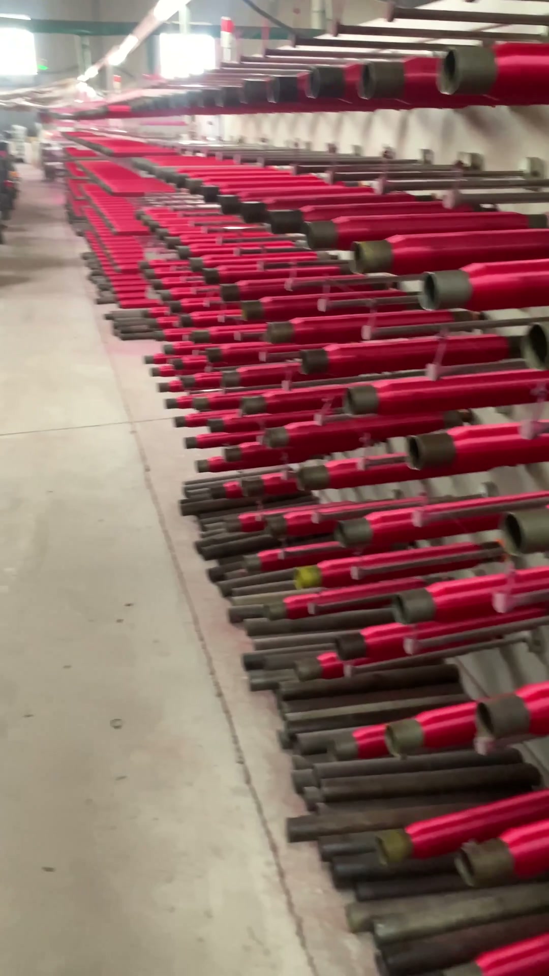 Red mesh weaving workshop